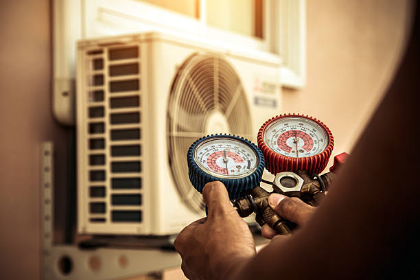 Professional Ac Installation technician working in Summerfield, IL
